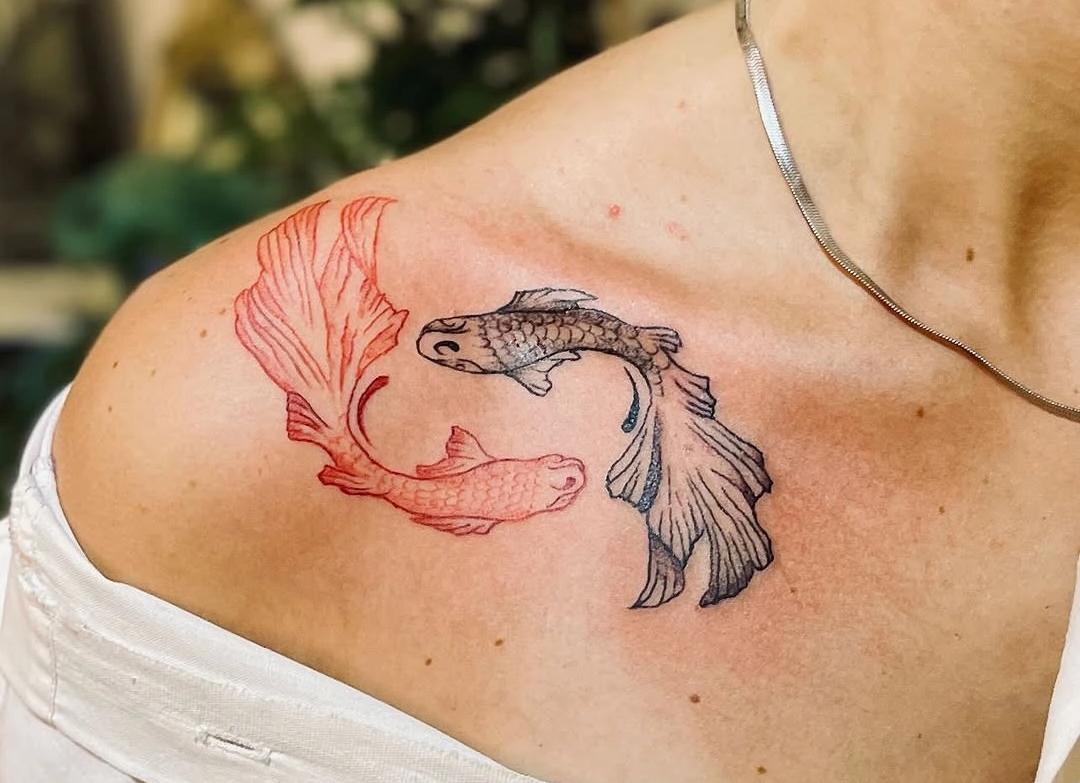 Tatuagem Peixes coloridos feita por Aline Druco em São Thomé das Letras